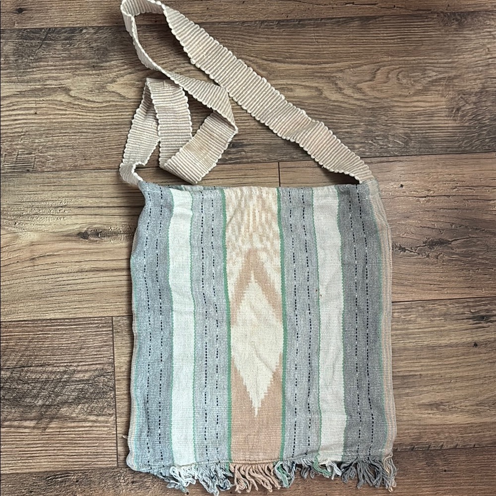 Woven Shoulder Bag in Beige and Green